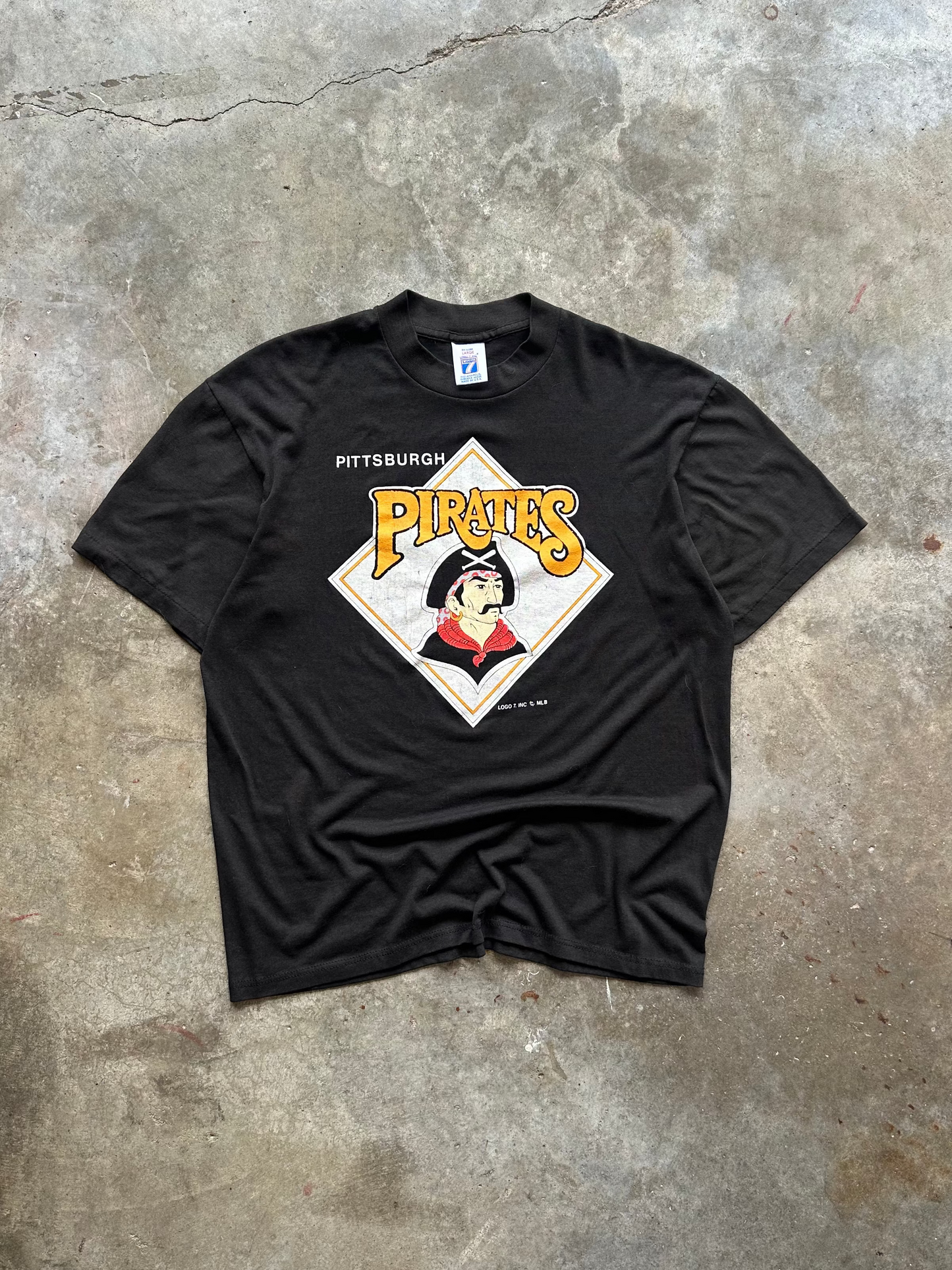 (L) Vintage Pittsburg Pirates Tee