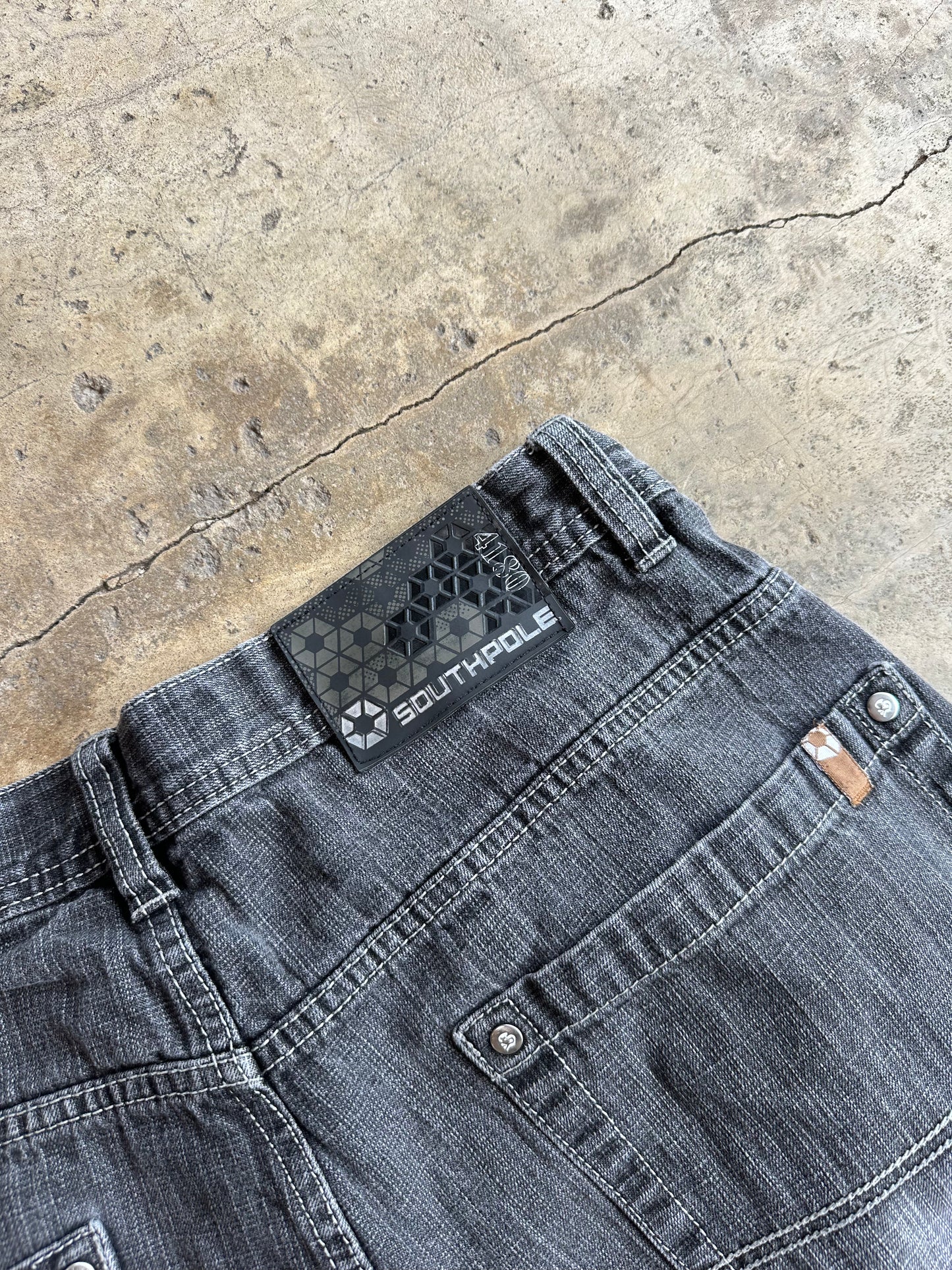 (36) 00s Y2K SouthPole Baggy Dark-Wash Jorts