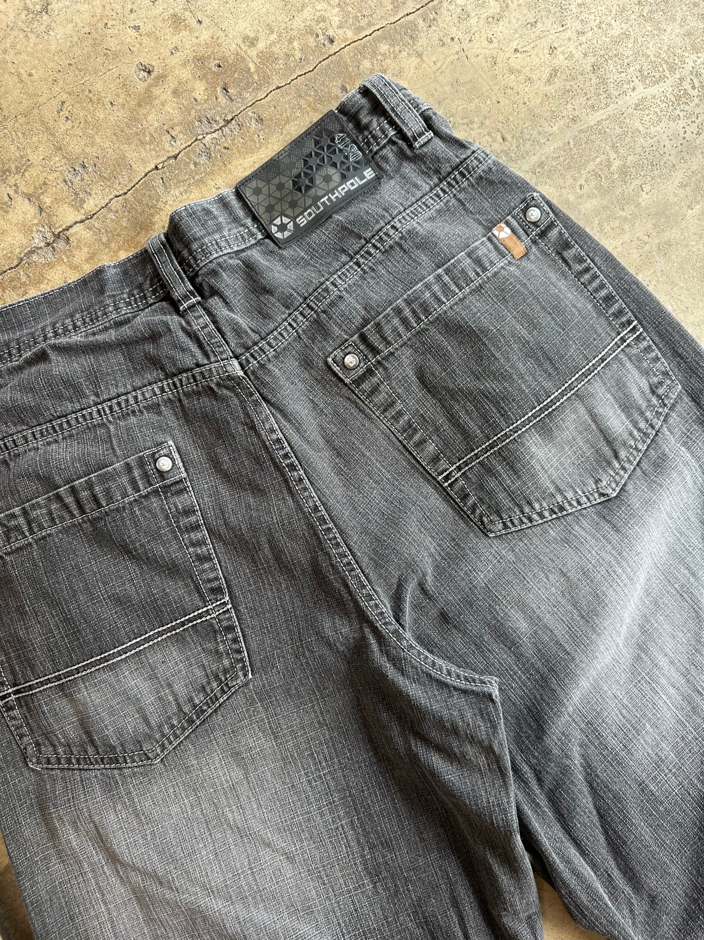 (36) 00s Y2K SouthPole Baggy Dark-Wash Jorts