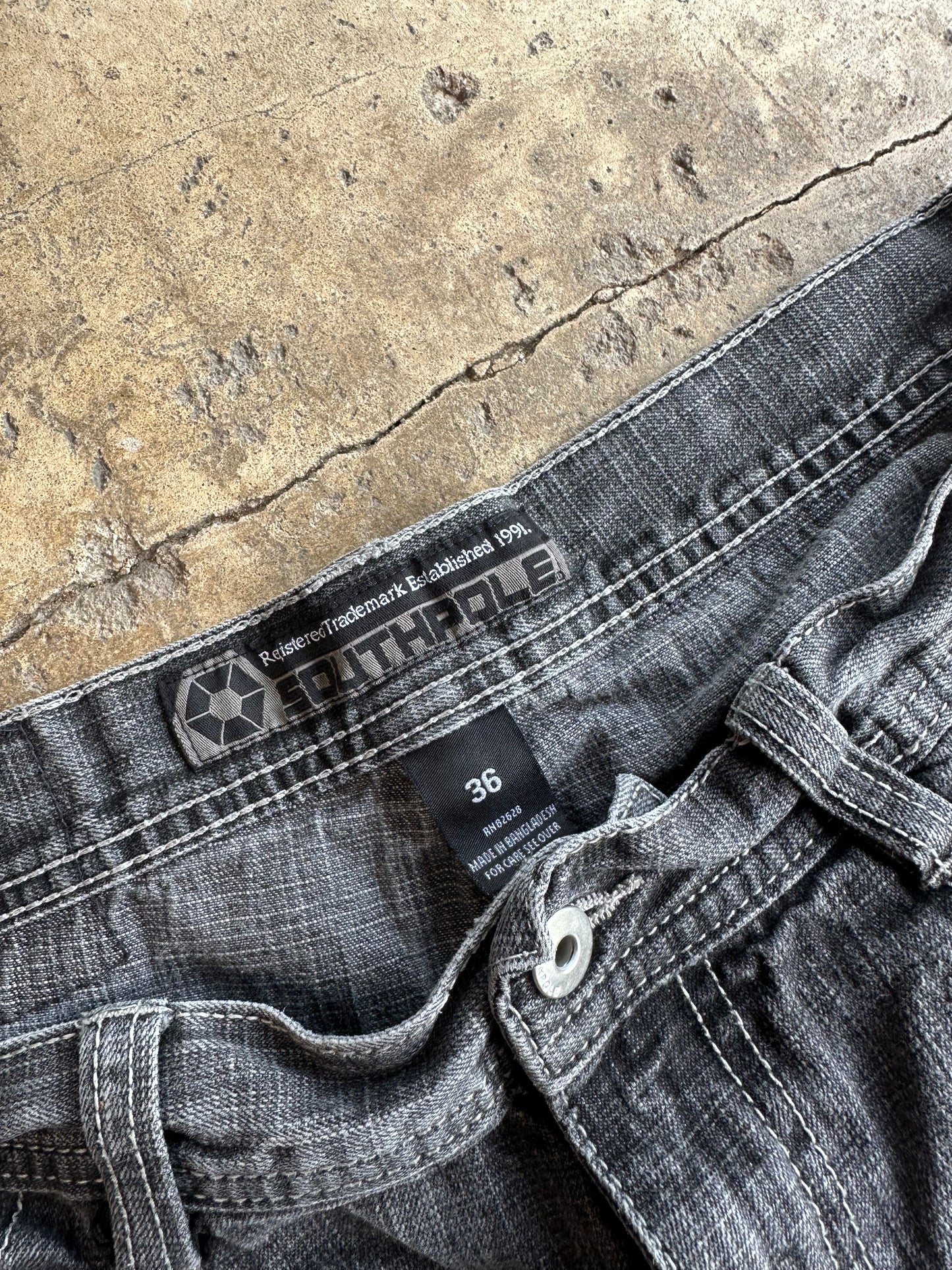 (36) 00s Y2K SouthPole Baggy Dark-Wash Jorts