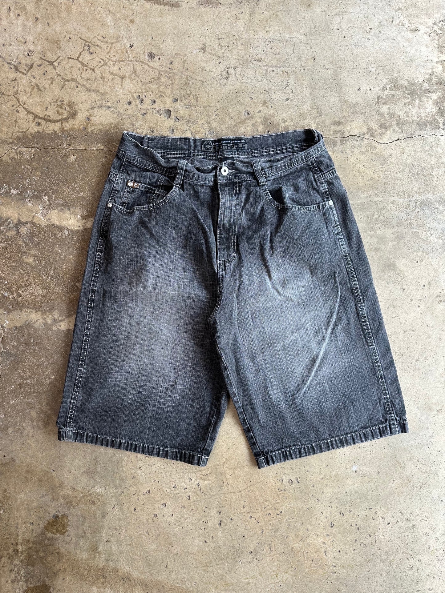 (36) 00s Y2K SouthPole Baggy Dark-Wash Jorts
