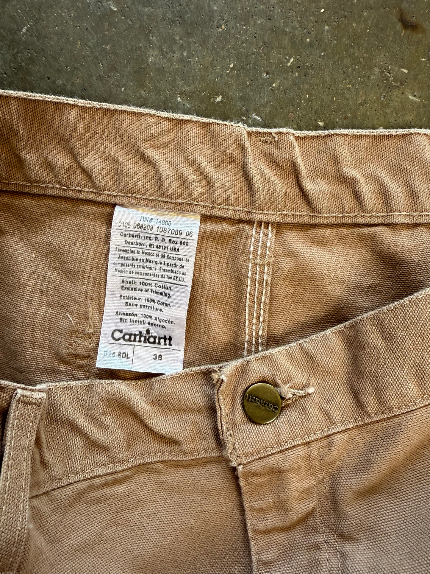 (38) 00s Cahartt Shorts