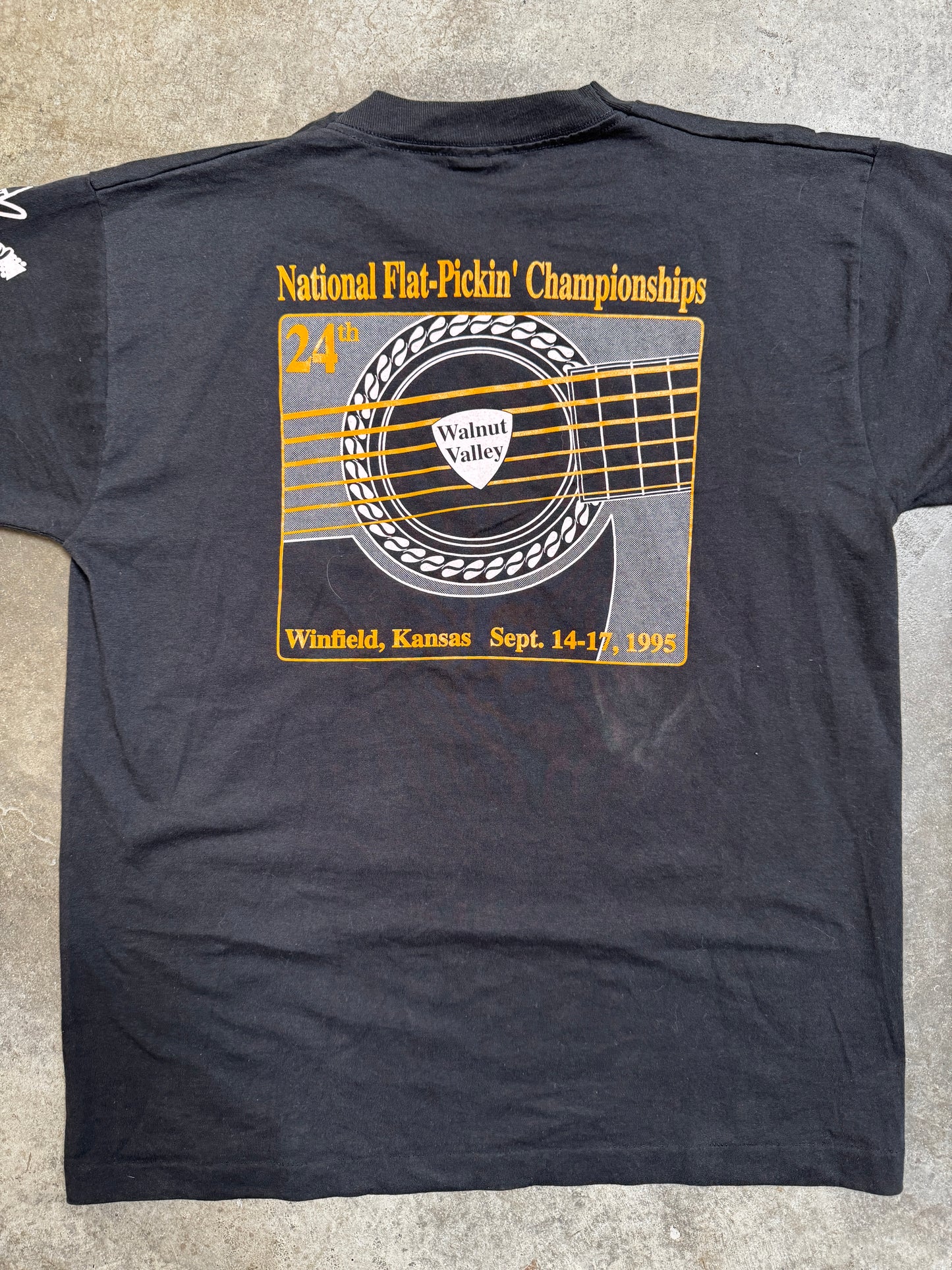 (L) 1995 Vintage Country Tee