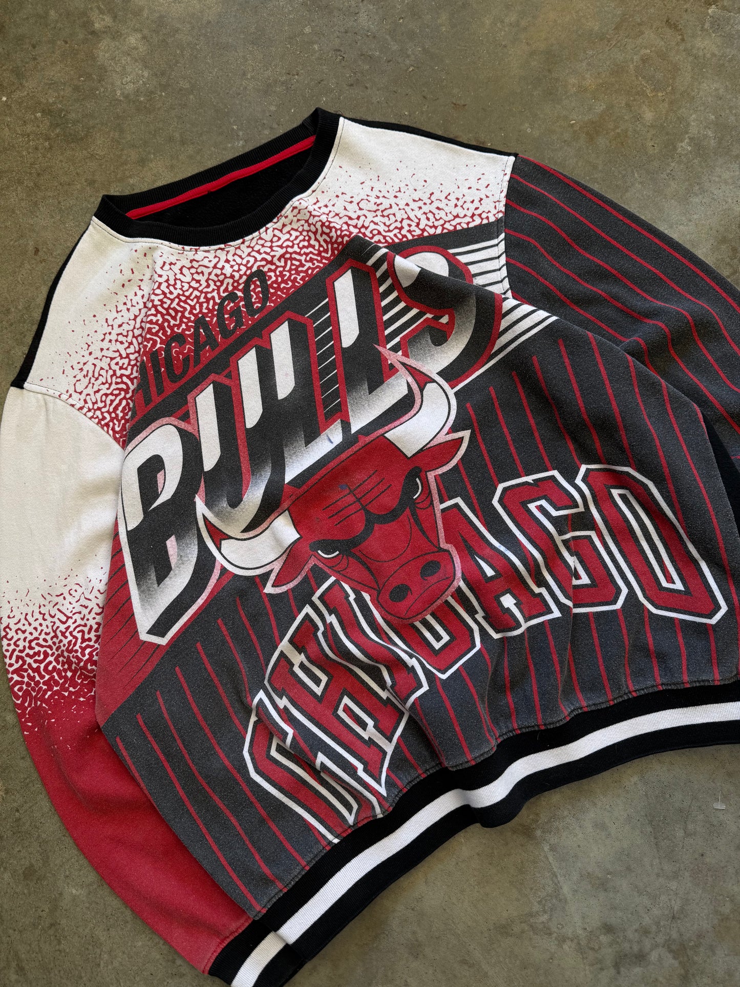(XL) 00s Bulls AOP Sweatshirt