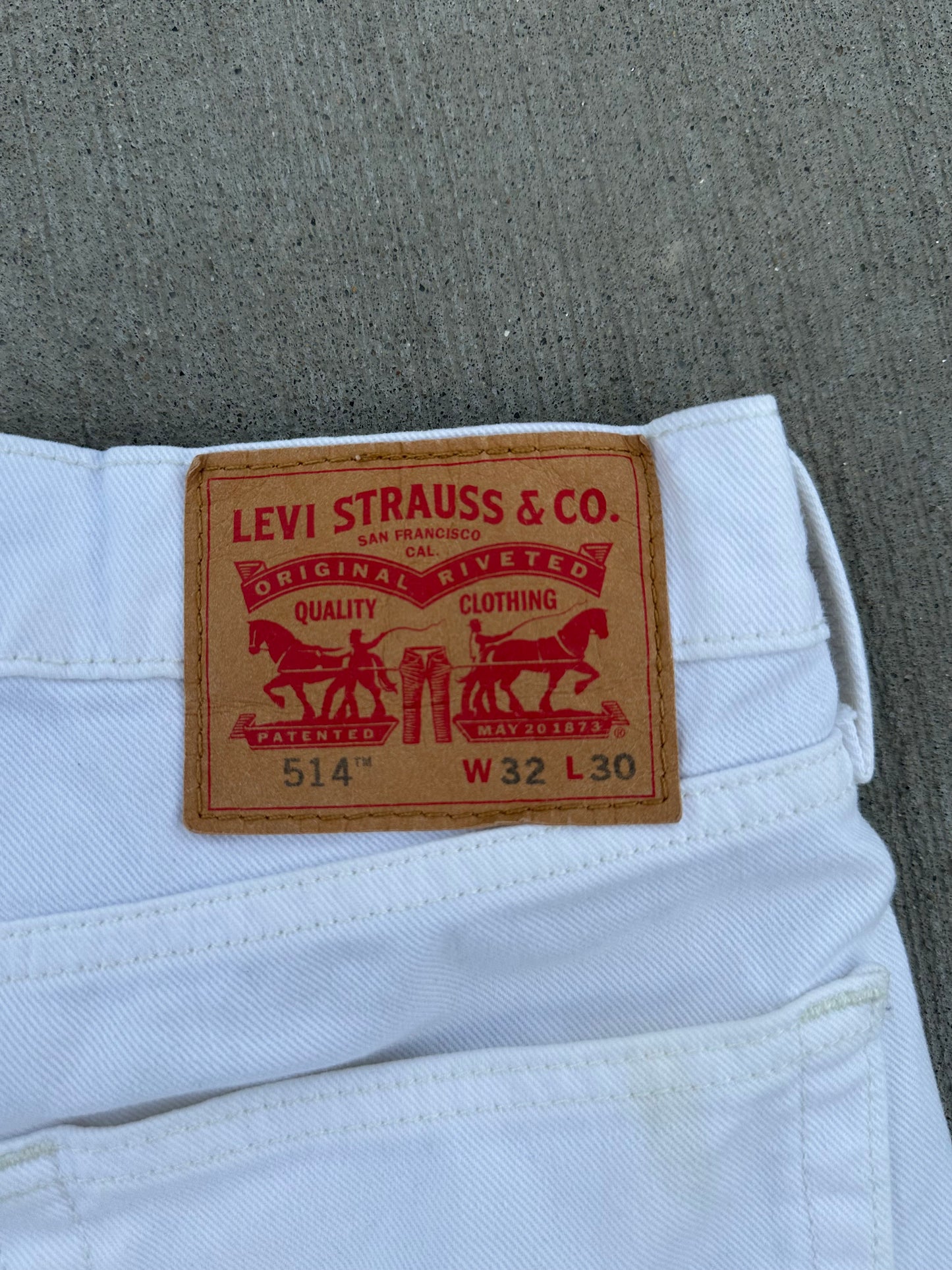 (36 X 30) White Levis 514 Jeans