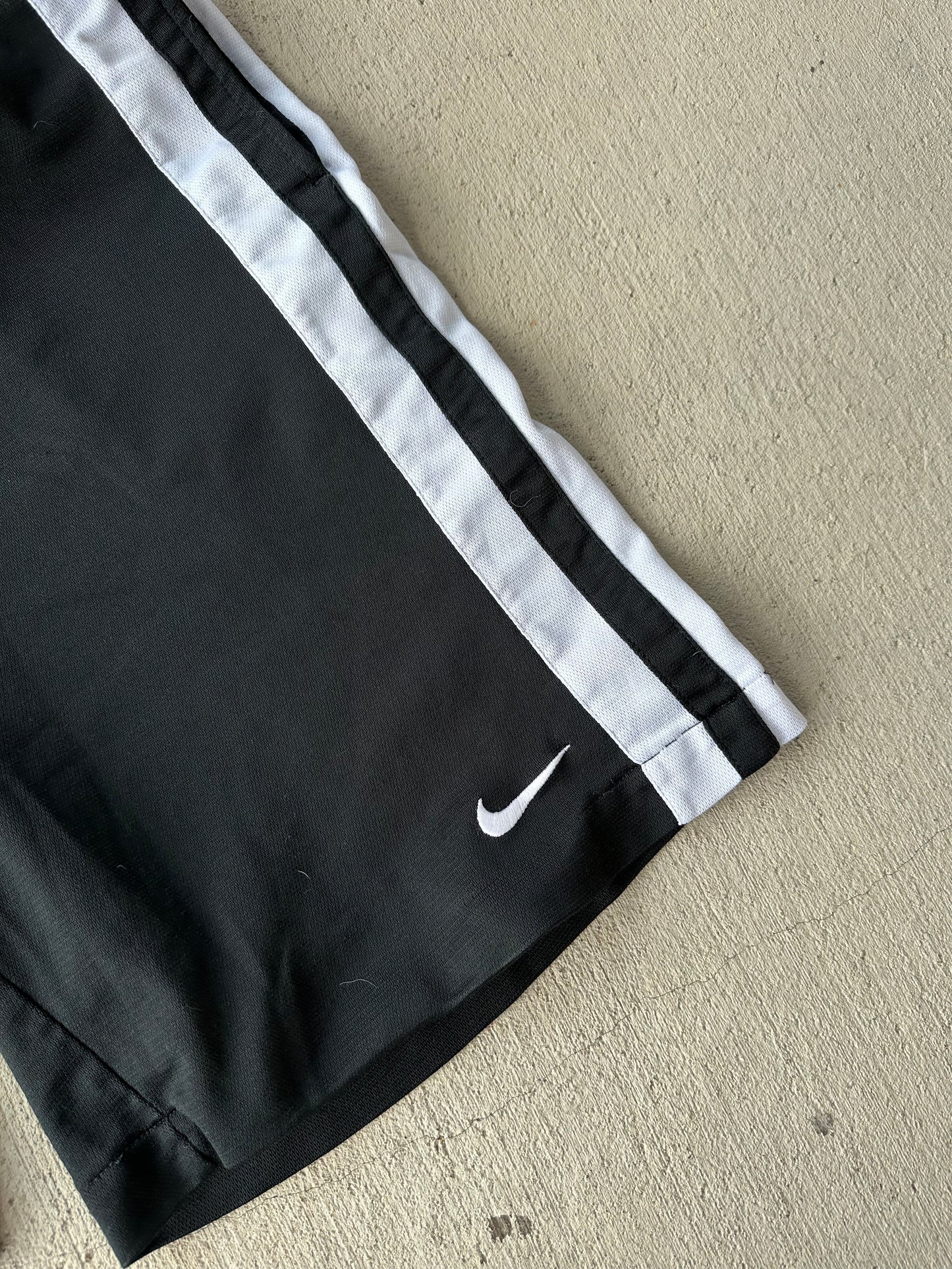 (L) Nike White Striped Shorts