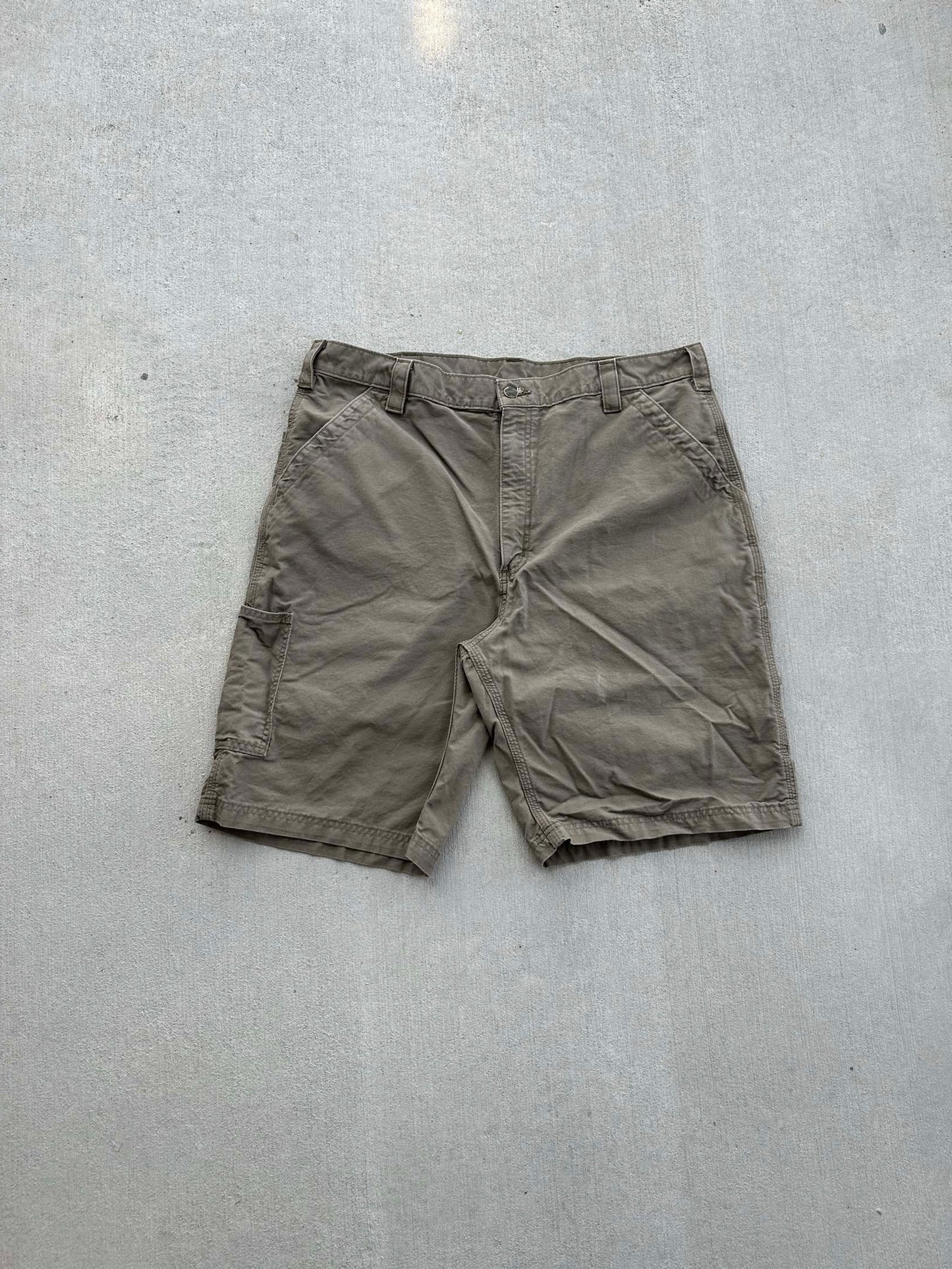 (40) Carhartt Cargo Shorts