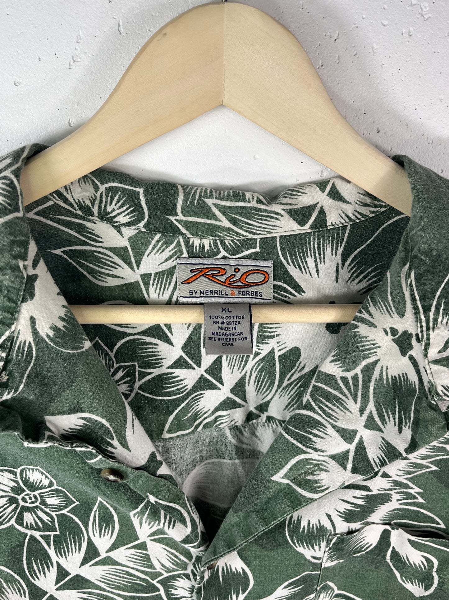 (XL) 00s Hawaiian Button-Up