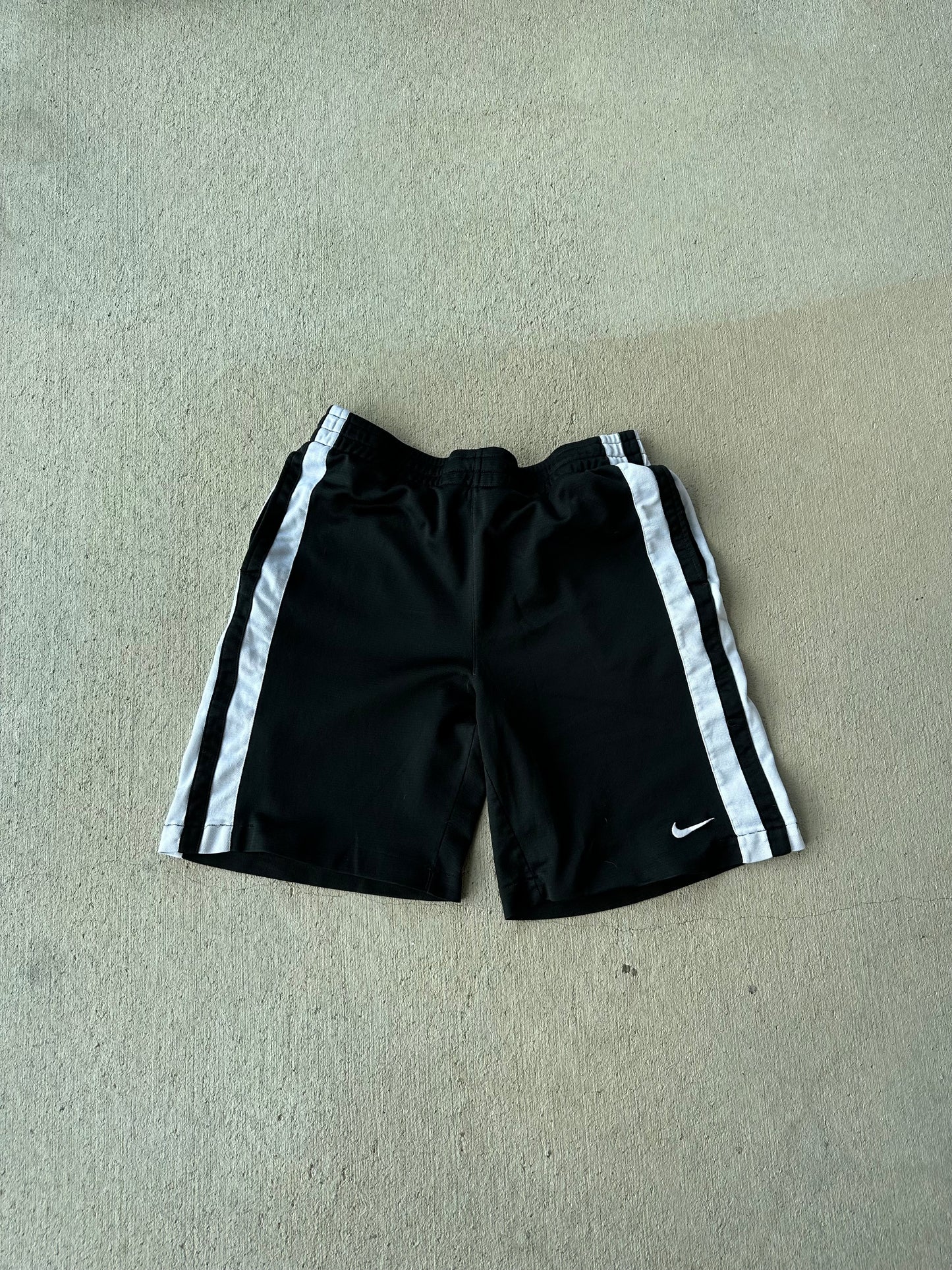 (L) Nike White Striped Shorts