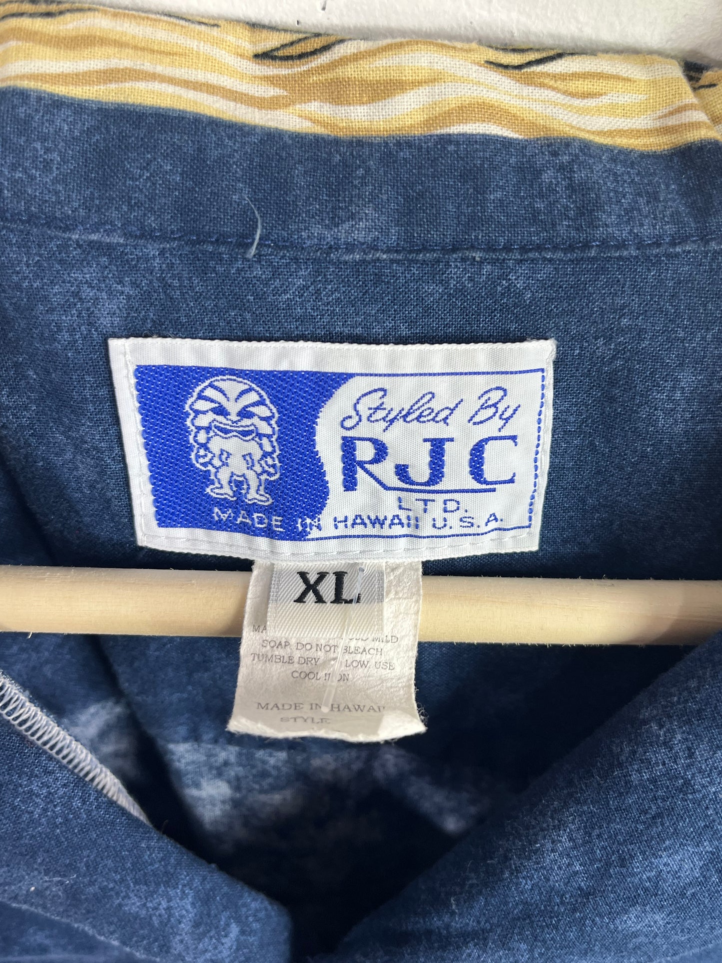 (XL) Vintage RJC Button Down Beach Tee