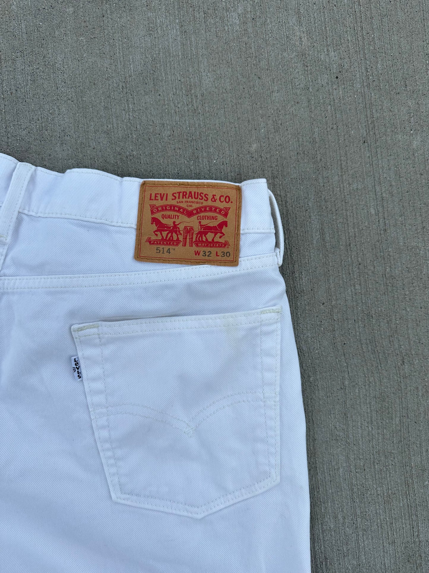 (36 X 30) White Levis 514 Jeans